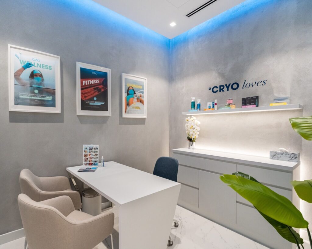 5 REASONS TO BECOME A °CRYO.com FRANCHISE OWNER.